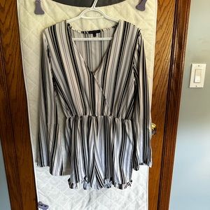 Black and white Ardene Romper, size medium